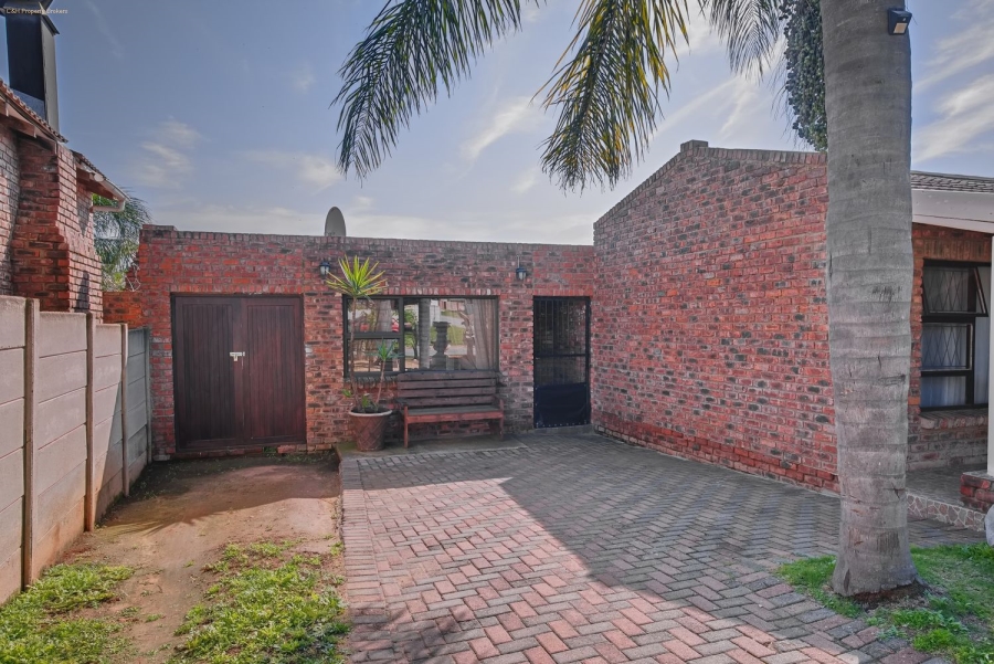 2 Bedroom Property for Sale in Azalea Park Eastern Cape